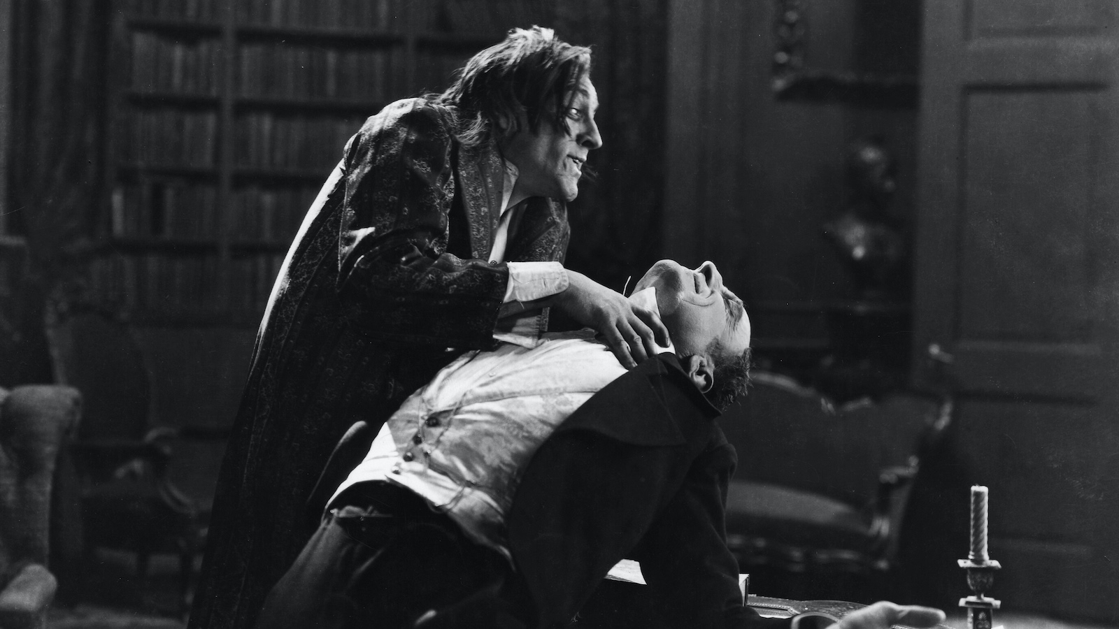  ENTRE DR. JEKYLL & MR. HYDE: LUZ, OSCURIDAD Y EL APAGÓN DEL CINE NACIONAL