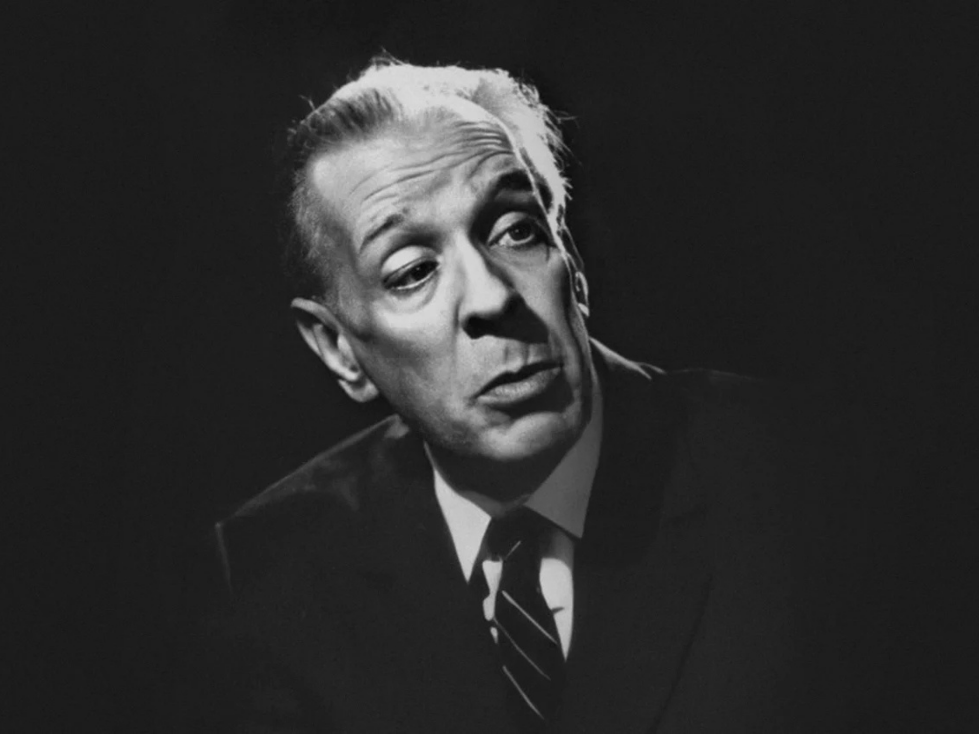 TRAS LOS PASOS DE LA INMORTALIDAD: LA RESPUESTA DE BORGES AL TRANSHUMANISMO