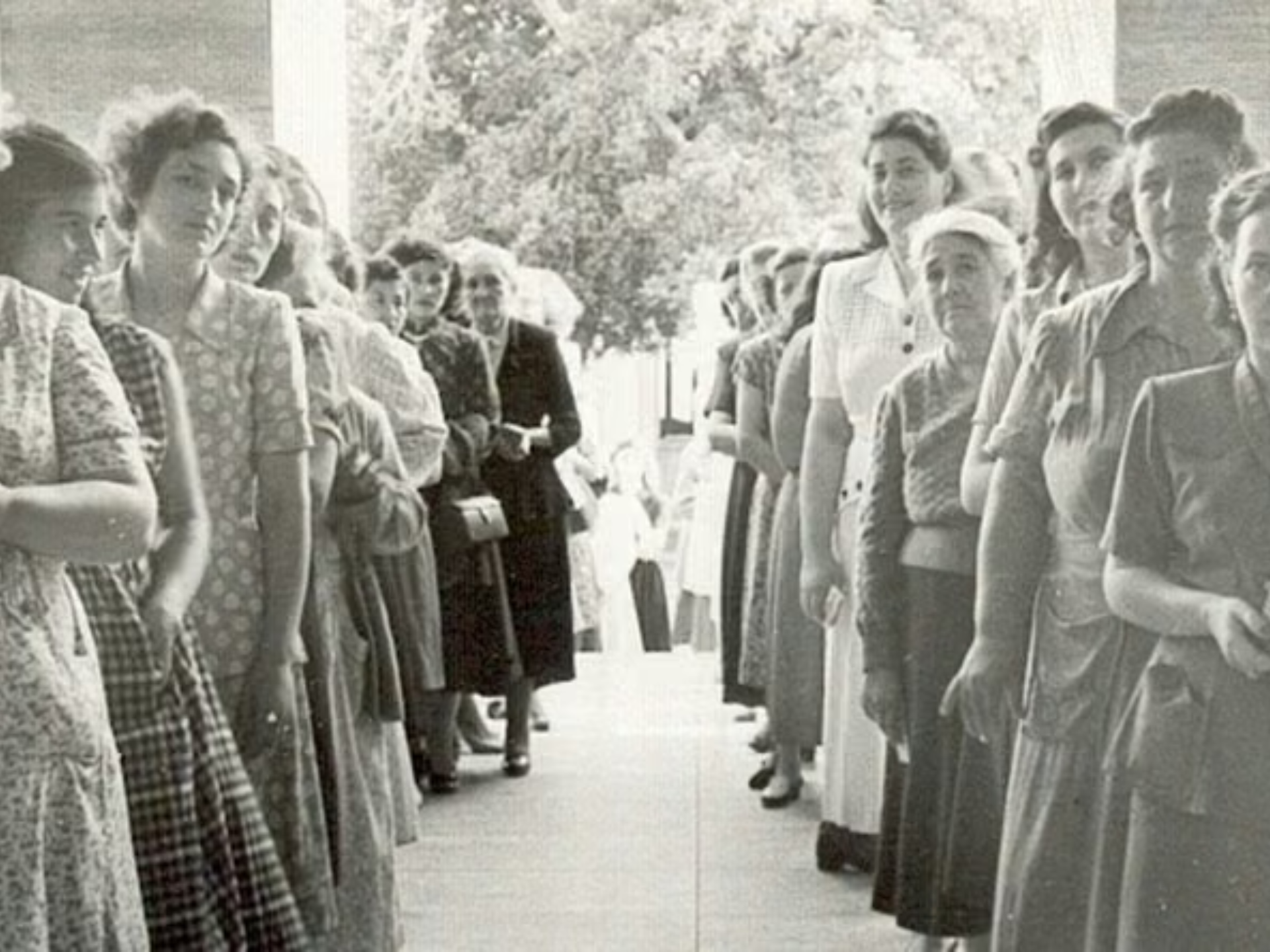 NO HAY NADA MÁS REVOLUCIONARIO QUE UNA MUJER ENOJADA