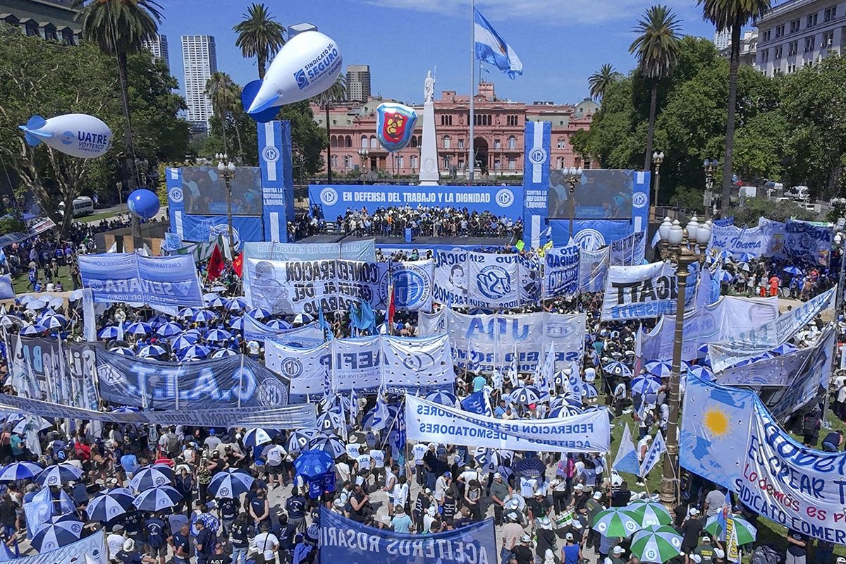 DERECHO, TRABAJO Y EXCLUSIÓN: de la Reforma de 1979 al DNU 70/2023